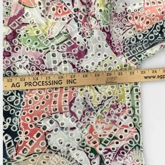 Chico’s Eyelet Tunic Blouse Size 1.5 / US 10 Boho Cottagecore Resort Cotton Top - Picture 5 of 9